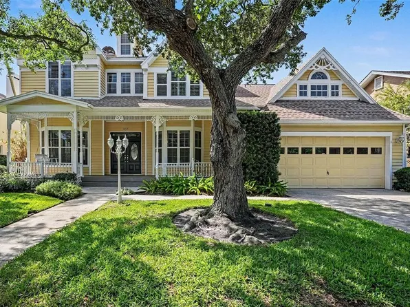 833 Marco Dr NE, Saint Petersburg, FL 33702