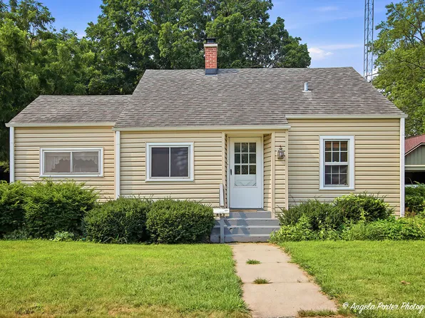663 Pleasant St, Woodstock, IL 60098