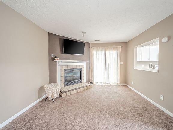 5th image of 4022 N Lakeside Dr