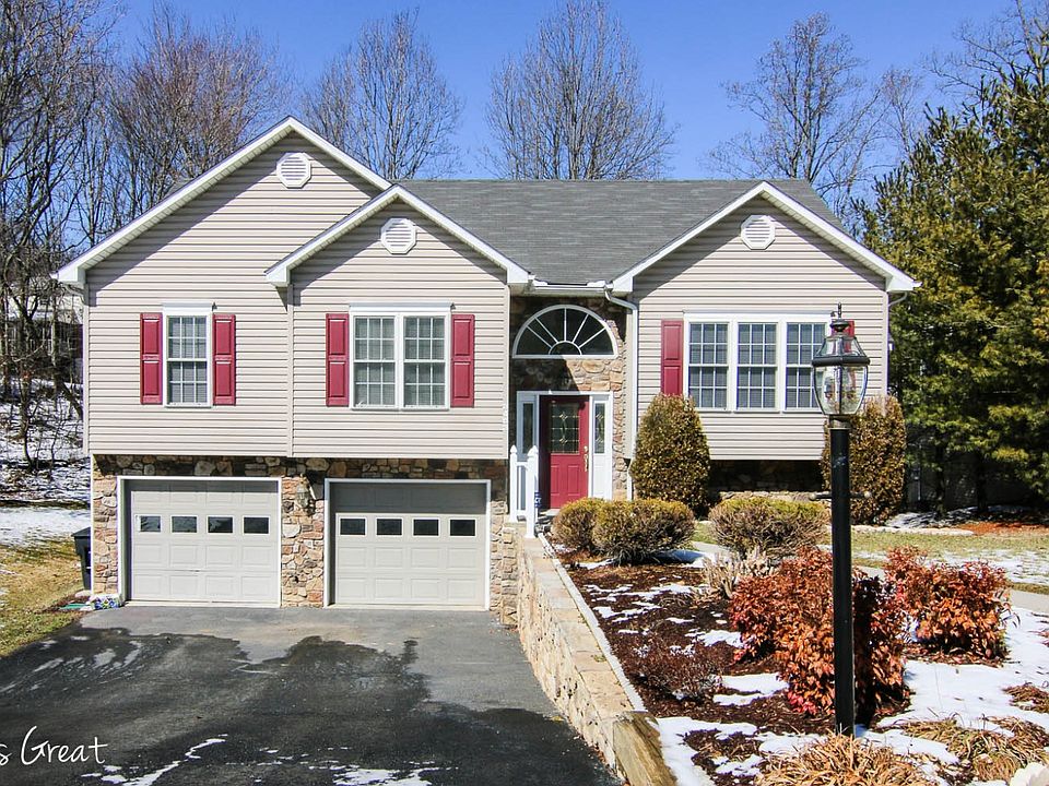 For Sale: 3453 Chaparral DR, Roanoke, Virginia 24018