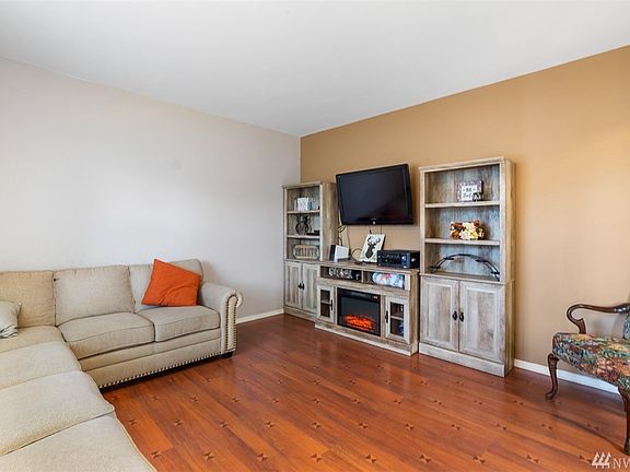 4th image of 15312 88th Avenue Ct E