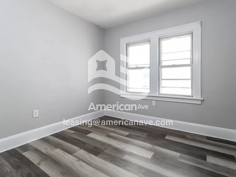 1534620_012_bedroom_13.jpg