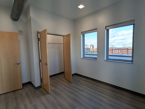 4th image of 414 E 8th St #405