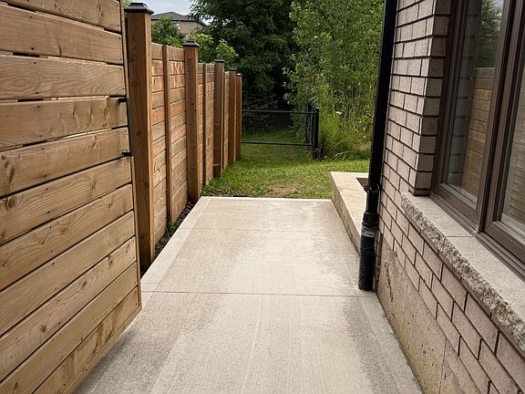 4th image of 27 Deerfield Ln
