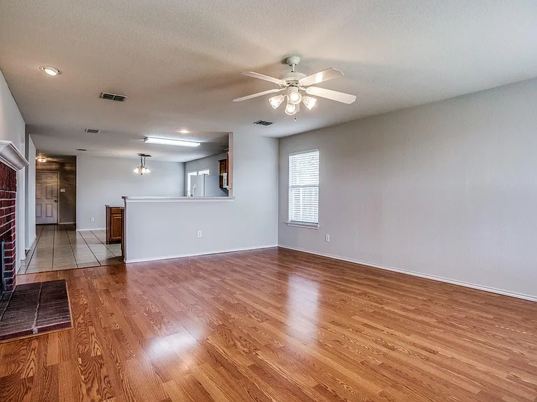 821 Oak Hollow Ln — Photo 5