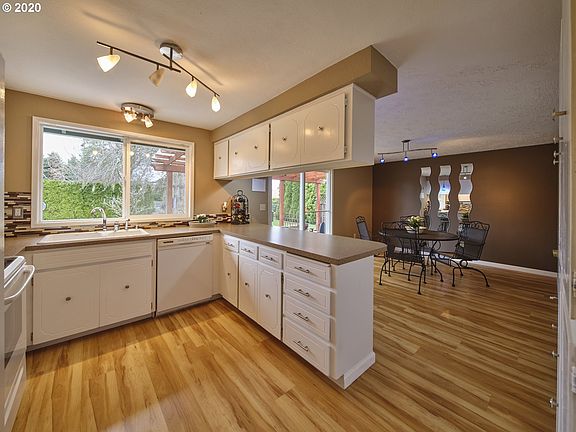 5th image of 6216 NE 76th St