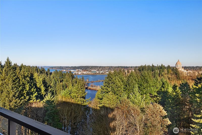 5th image of 1910 Evergreen Park Drive SW #903