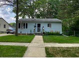 832 S 17th Ave, Freeport, IL 61032