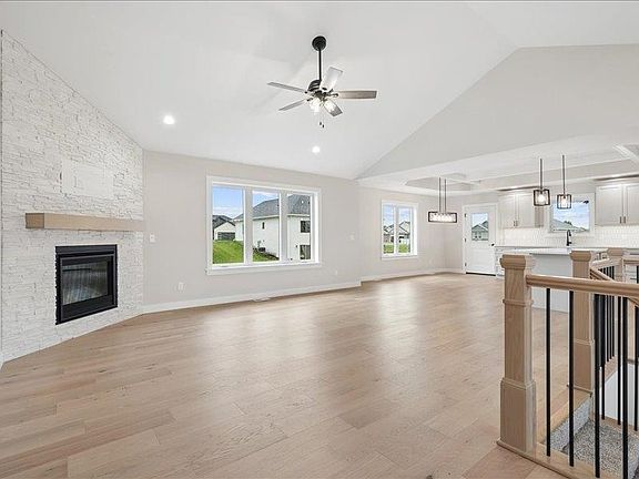 4th image of 441 Gavin Cir