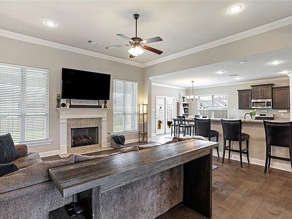 4th image of 740 English Oak Dr