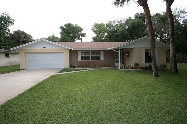 1st image of 842 Lucerne Cir