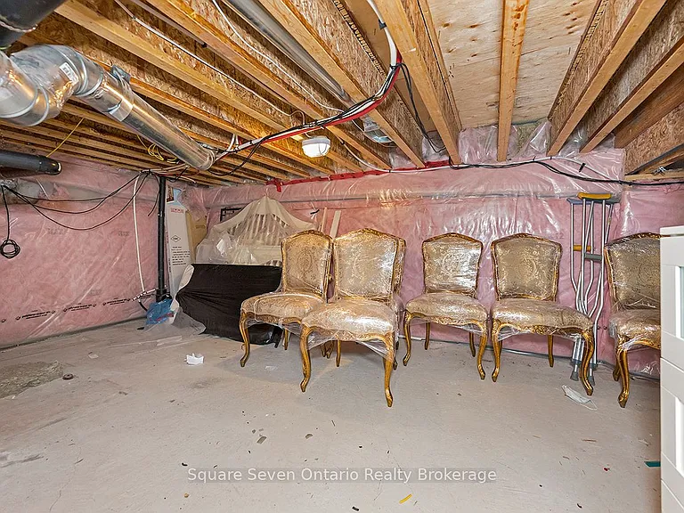 2147 Vineland Cres — Photo 46