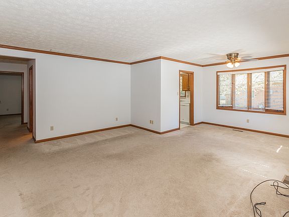 5th image of 110 Dover Blvd N