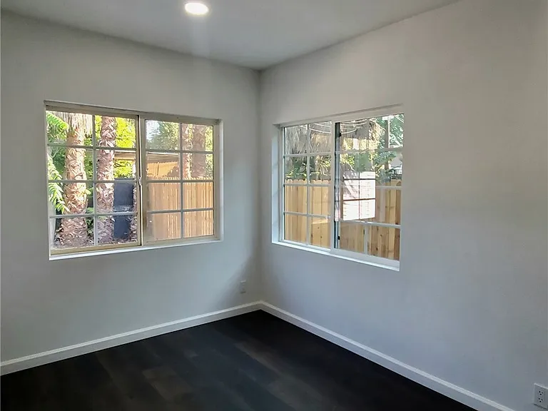 7121 Jumilla Ave — Photo 20