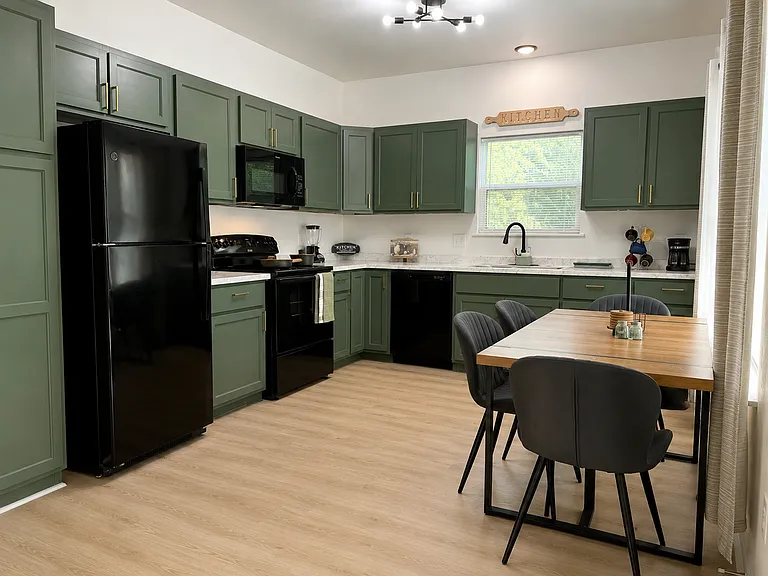 817 W Cox St — Photo 14