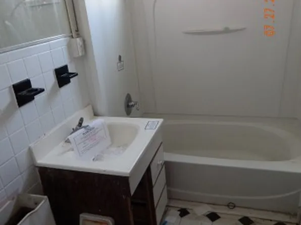 1118 W Main St, Waterbury, CT 06708