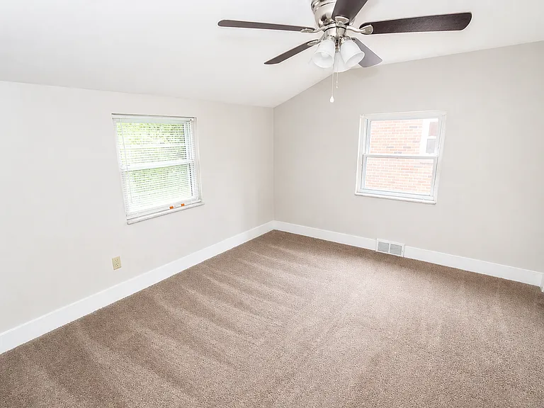917-919 Sleepy Hollow Rd — Photo 5