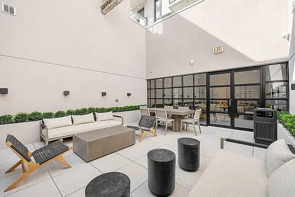 Rented by Watermark Capital Management LLC | media 18