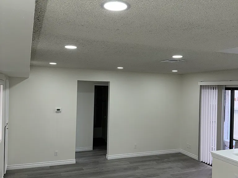537 W Broadway #101 — Photo 4