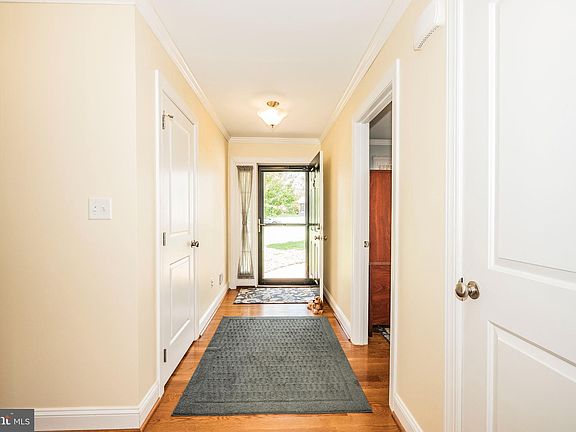 3rd image of 106 Whitfield Cir