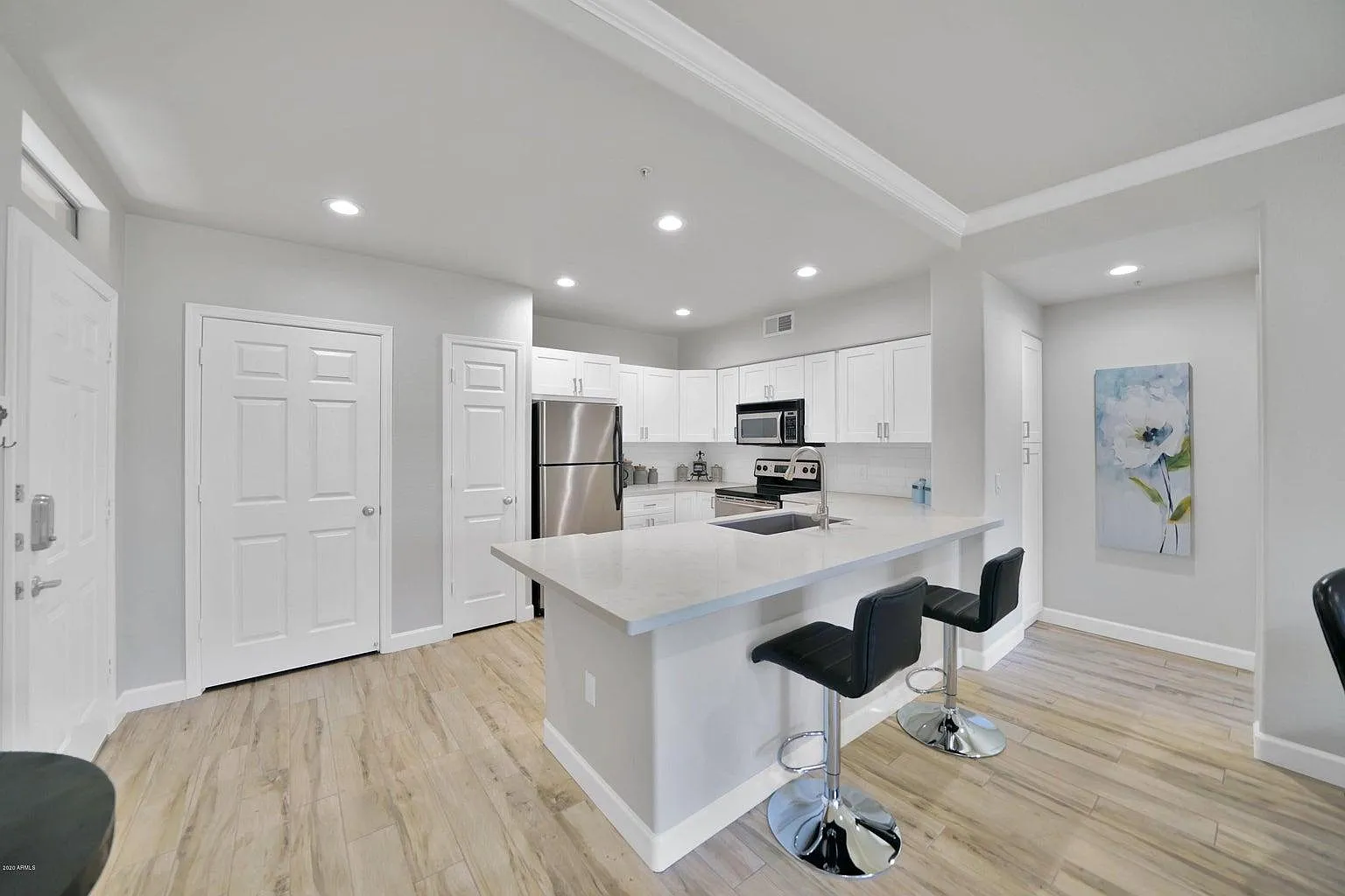 2 bed, 1116 sqft, $2,300 — Photo 1