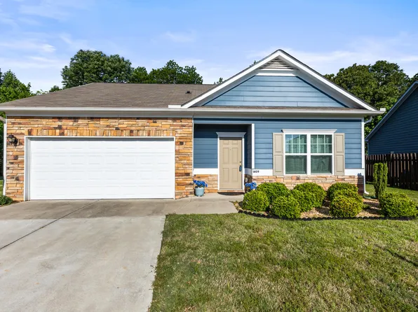 1409 Red Hill Dr, Dalton, GA 30720