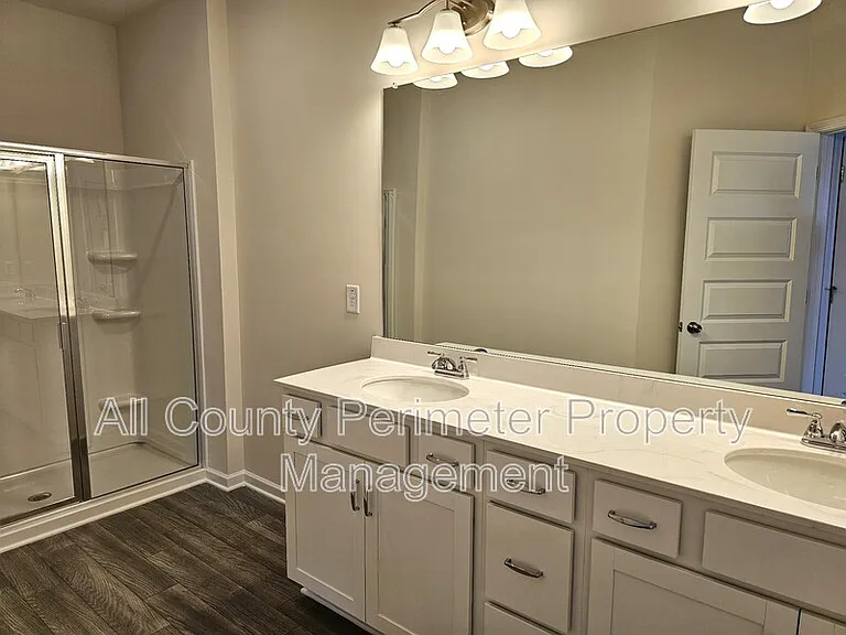 256 Dupont Dr — Photo 7