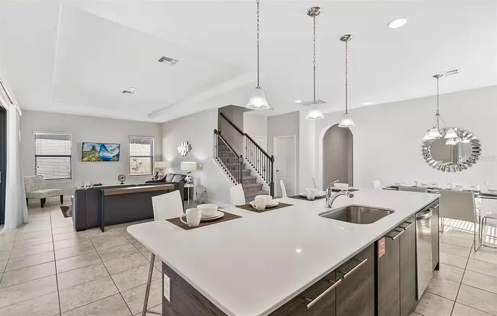 4 bed, 4.5 bath, 2551 sqft, $2,900 — Photo 2