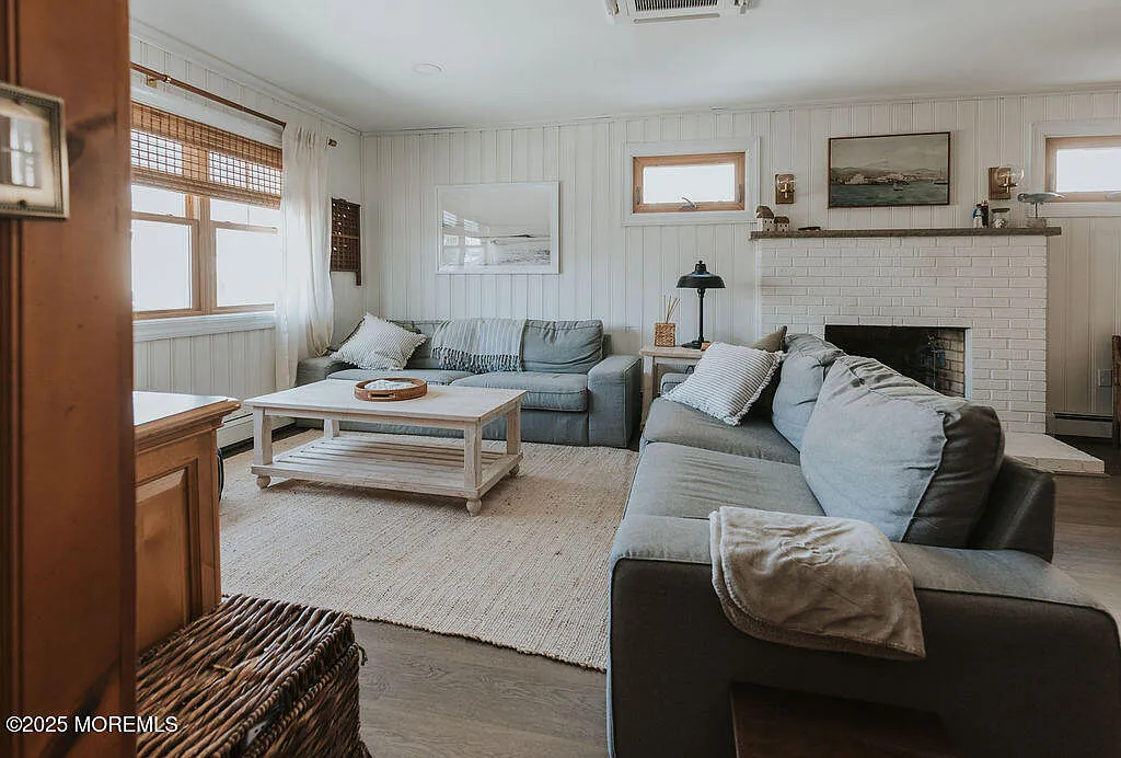7 bed, 2.5 bath, $5,250 — Photo 4