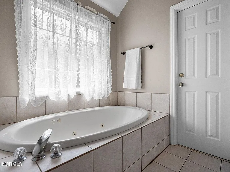 1010 Meridian Dr — Photo 28