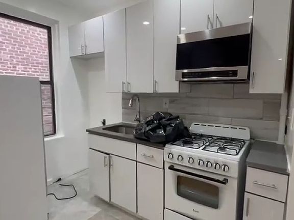 2nd image of 2480 Elm Pl #1E