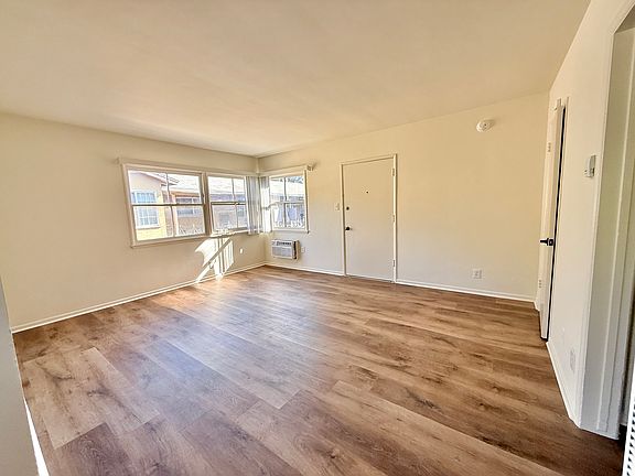 3rd image of 6743 Haskell Ave #6