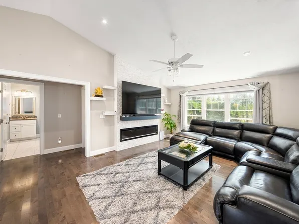35 J Davis Rd, Charlton, MA 01507
