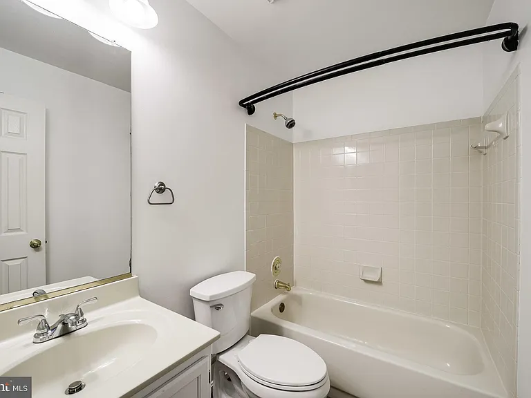 7012 Irwell Ln #14E — Photo 16