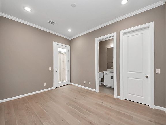 3rd image of 4026 Blossom St