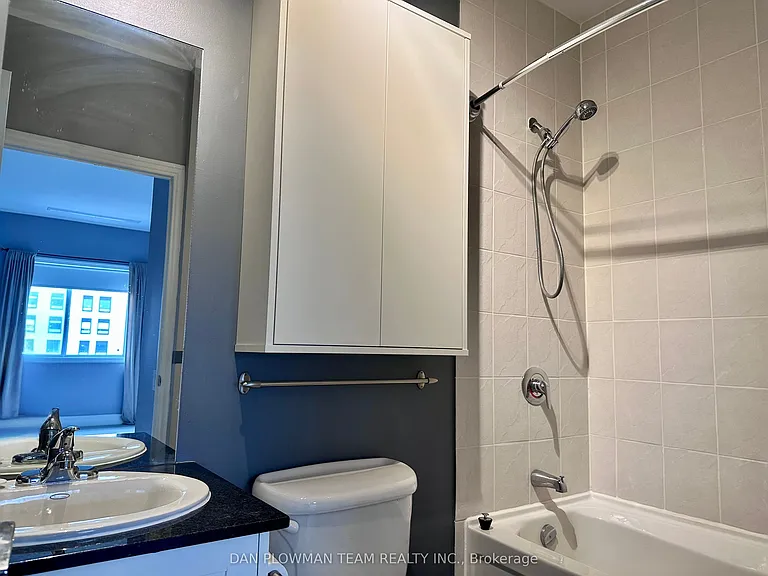 44 Bond St W #607 — Photo 26