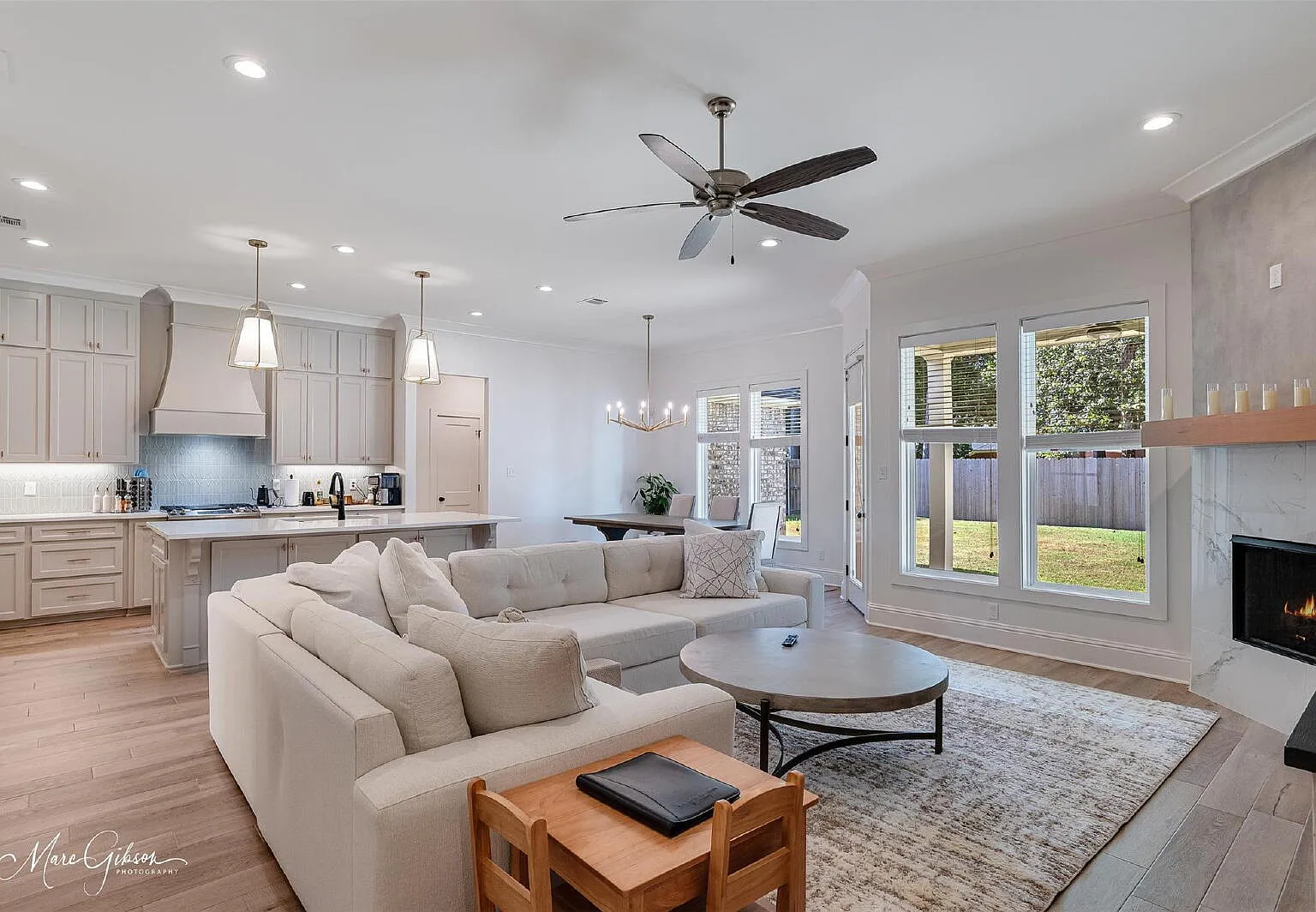 4 bed, 2.0 bath, 2073 sqft, $2,600 — Photo 4