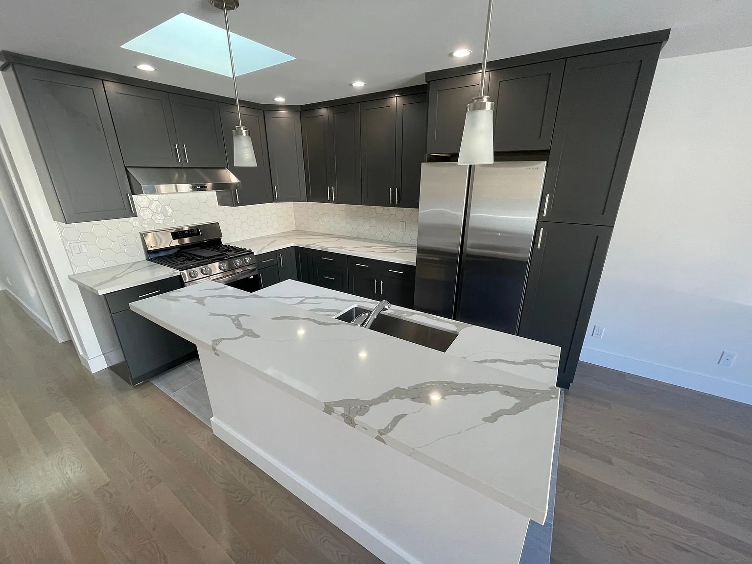 294 Chester Ave — Photo 3