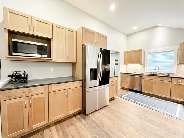 128 Kancamagus Highway, Conway, NH 03818