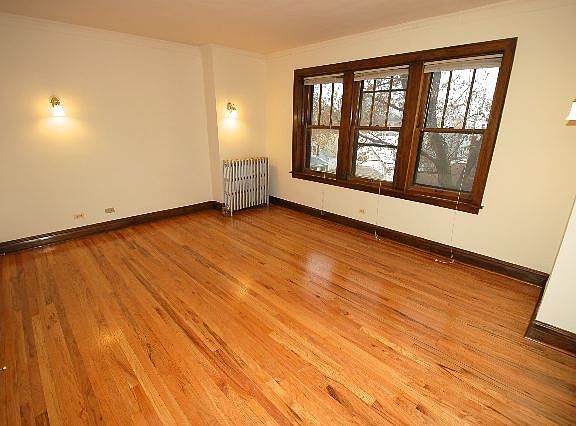 4th image of 3219 W Belle Plaine Ave APT 01B