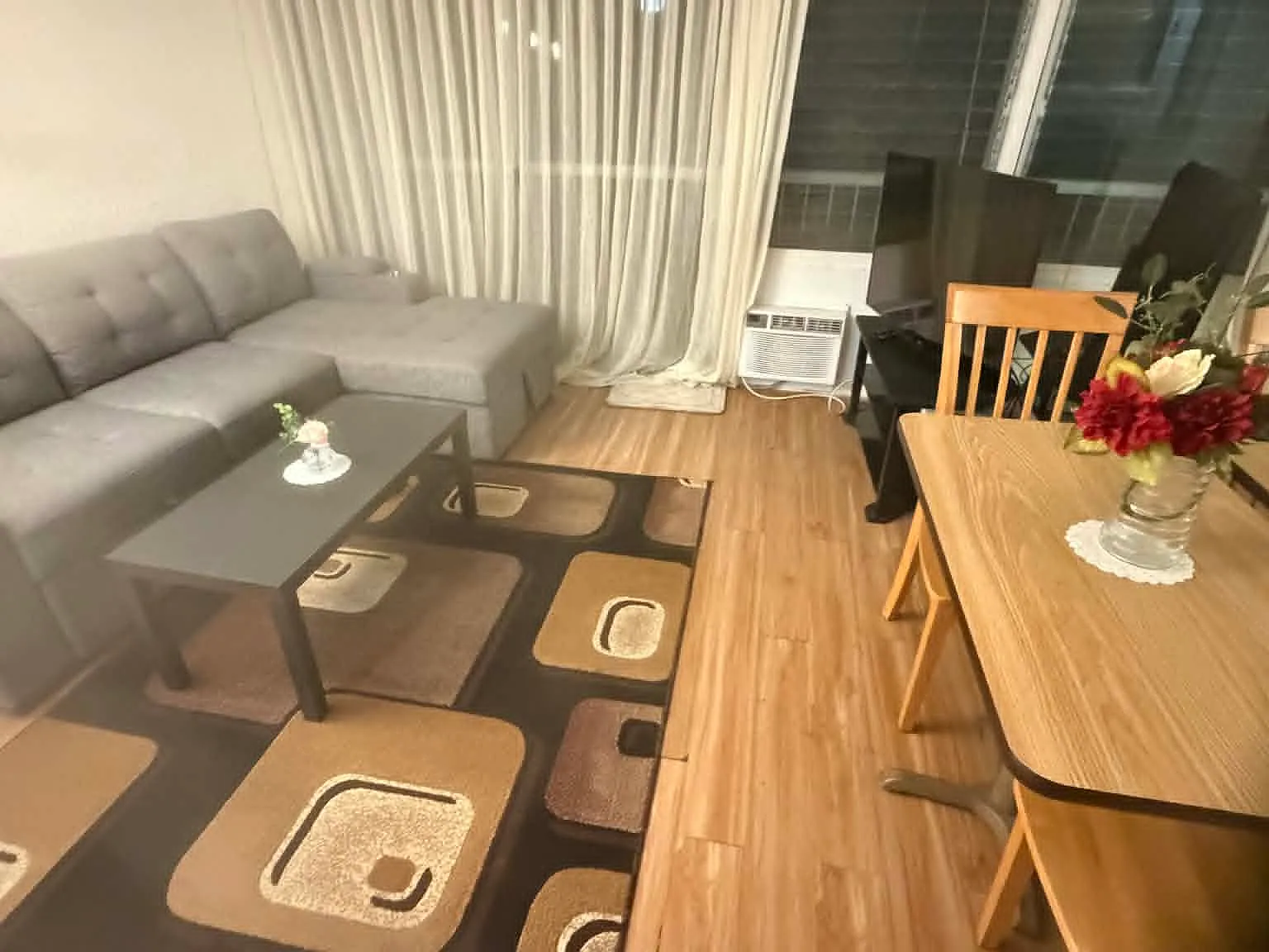 1 bed, 412 sqft, $1,900 — Photo 2