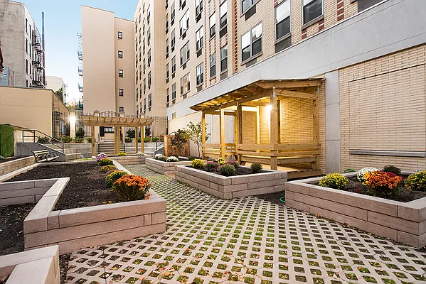 Rented by Bold New York | media 6