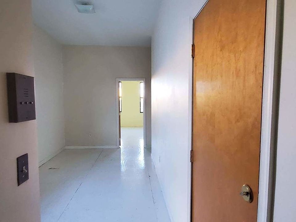 2nd image of 21 Bogart St #5
