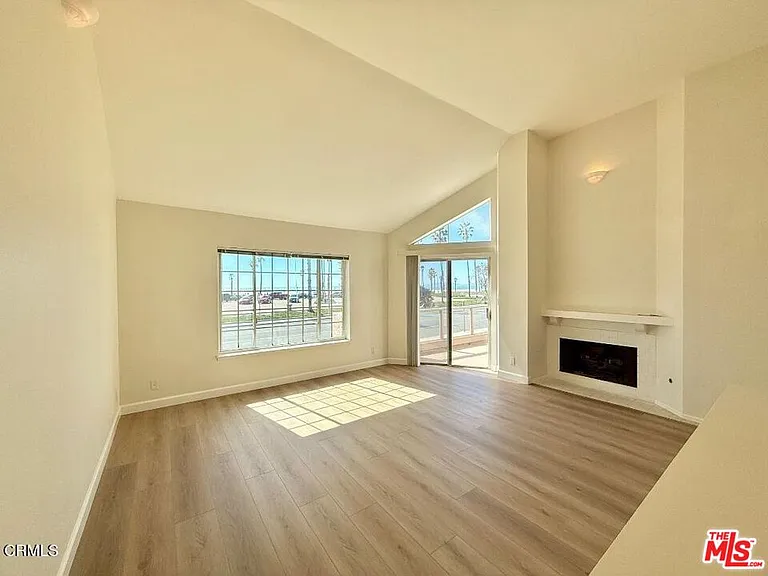 574 Island View Cir — Photo 6