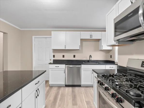 2422 Cobden St, Pittsburgh, PA 15203