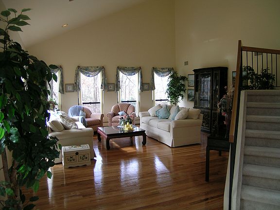 Living Room w/new Oak Floors