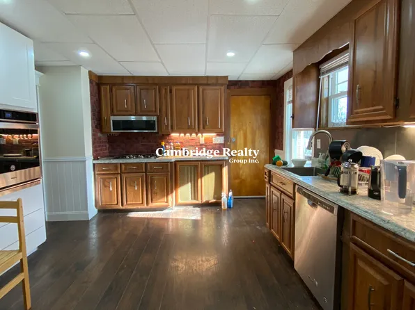 200 Commonwealth Ave #1T, Chestnut Hill, MA 02467