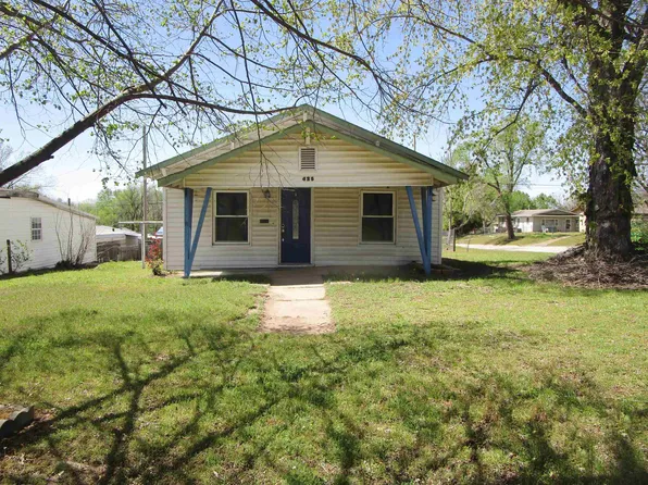 425 N 8th St, Arkansas City, KS 67005