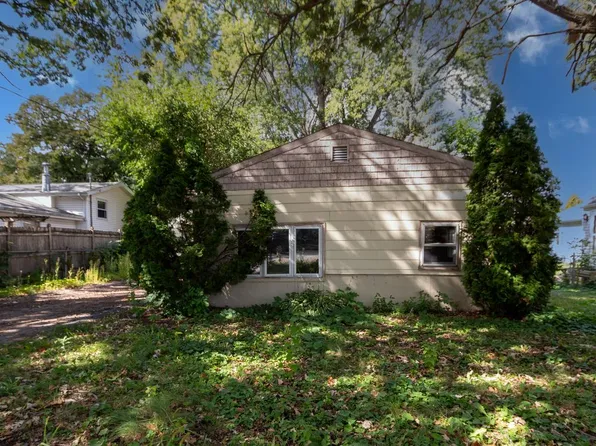 1927 Olive STREET, Oshkosh, WI 54901