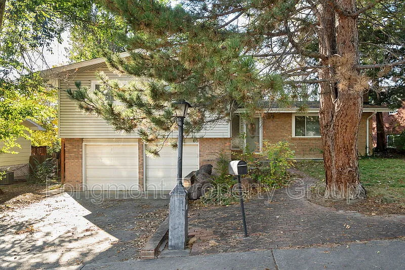 4 bed, 2.0 bath, 2025 sqft, $2,540 — Photo 2